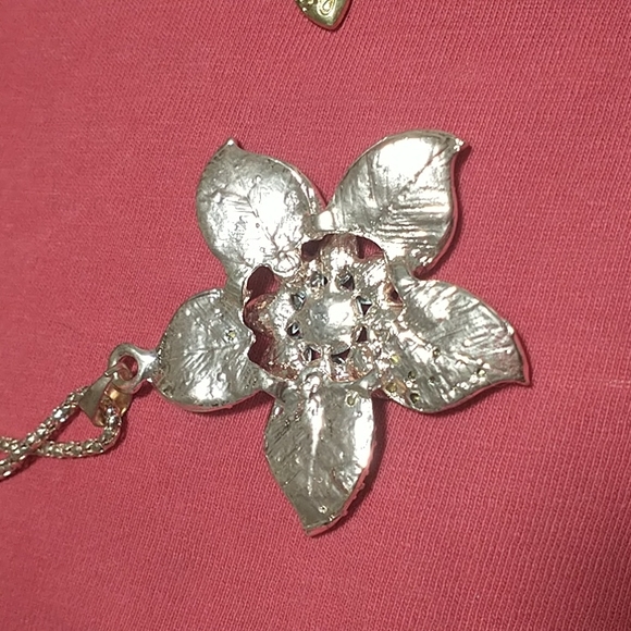 Betsey Flower Necklace! - Picture 3 of 6